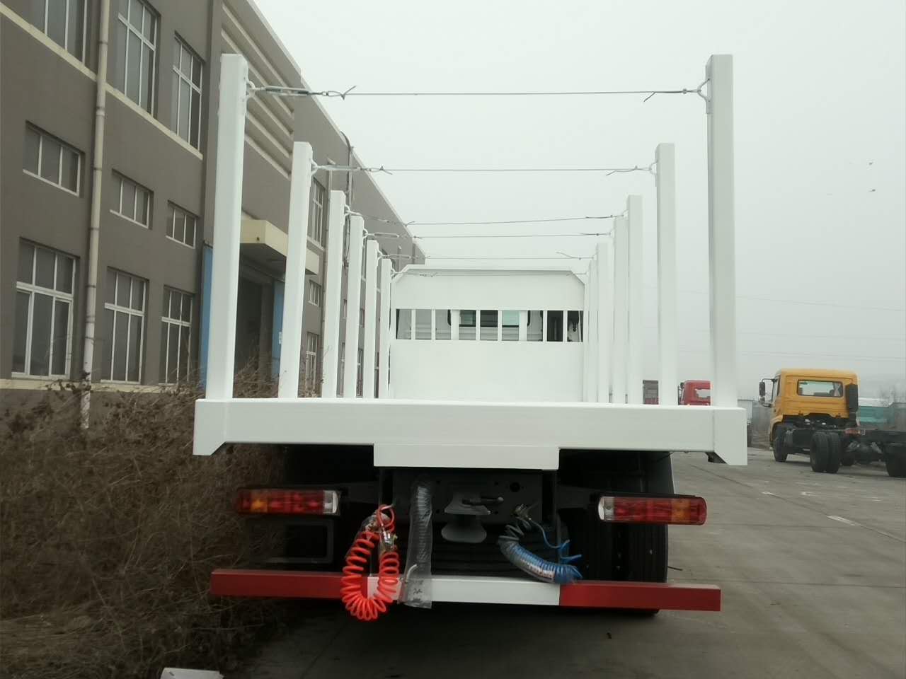 rear side of logging truck.jpg rear side of logging truck.jpg