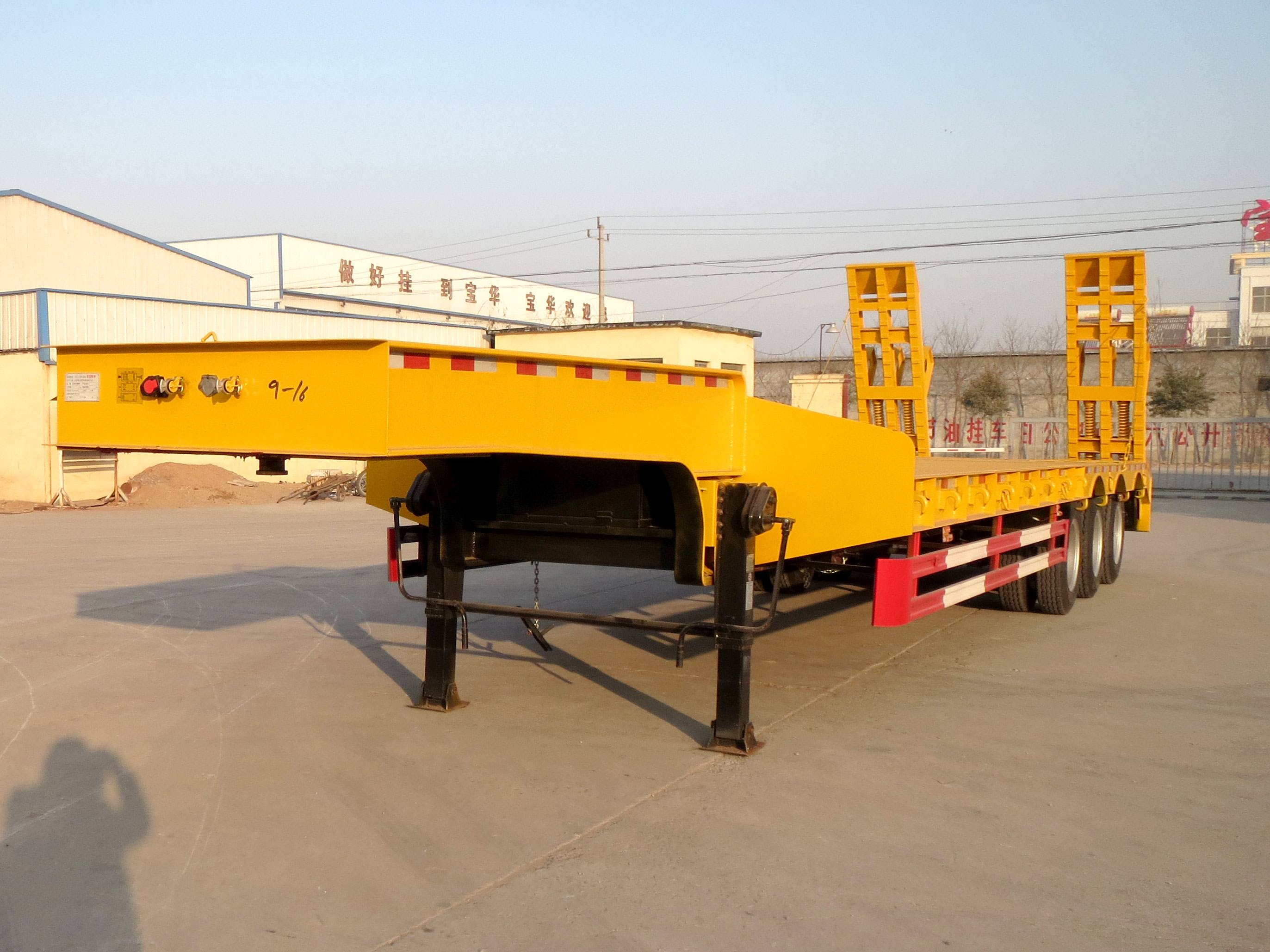 Factory 3 axles 50 tons heavy duty Low flatbed semi trailer for sale