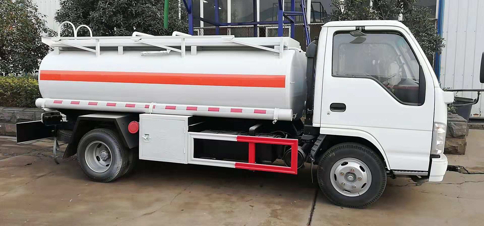 Japan Brand Factory Price Mini 5000liters Fuel Tank Truck 