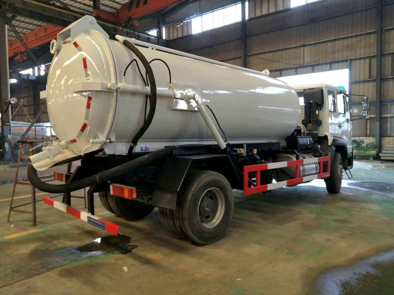 vacuum sewage truck 6x4 Sinotruk howo sewage suction tanker truck 