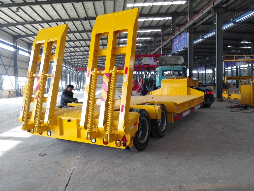 Factory 3 axles 50 tons heavy duty Low flatbed semi trailer for sale