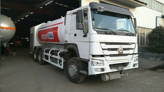 LPG BOBTAIL TRUCK 01 xiao.jpg