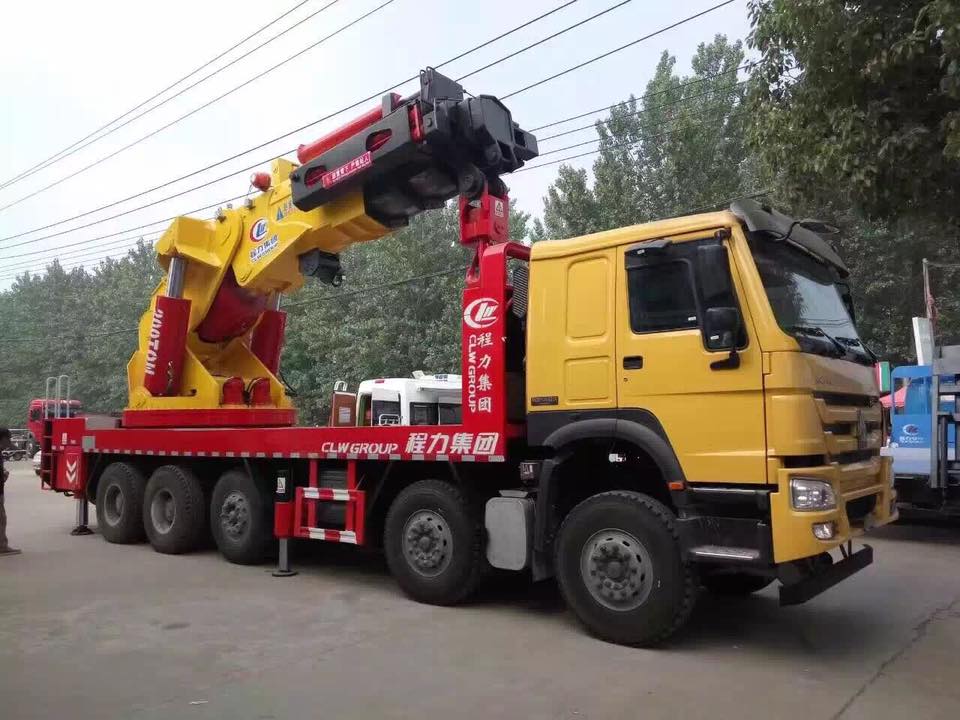 120 tons crane mounted on trucks 8_4069374791416912438_n.jpg