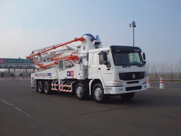 Sinotruk Howo construction 48m concrete pump truck mounted cement pump truck