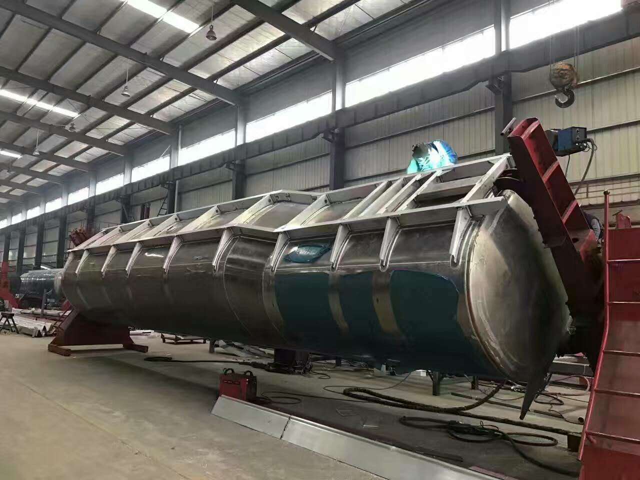 Fuel tank truck production .jpg
