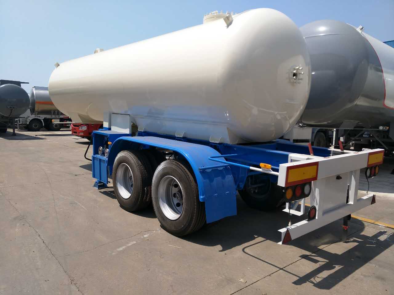ammonia storage tank