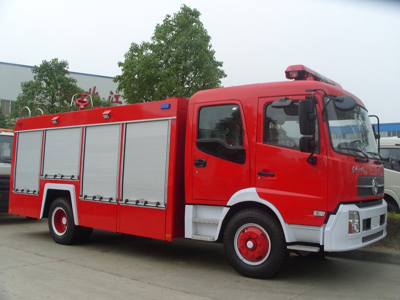 Dong Feng 4x2 7M3 7000 liters 7 cbm 1600 gallons Water Tanker Fire Fighting Truck 