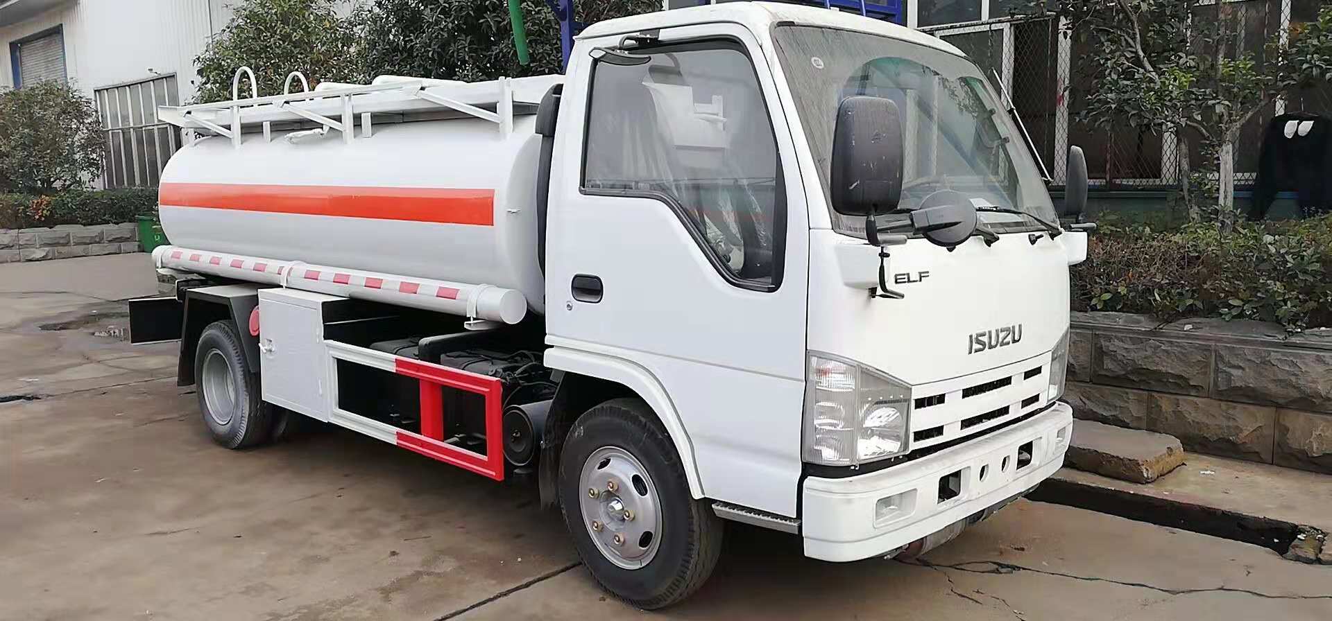 Japan Brand 5cbm Fuel Tanker Truck Refueling Truck