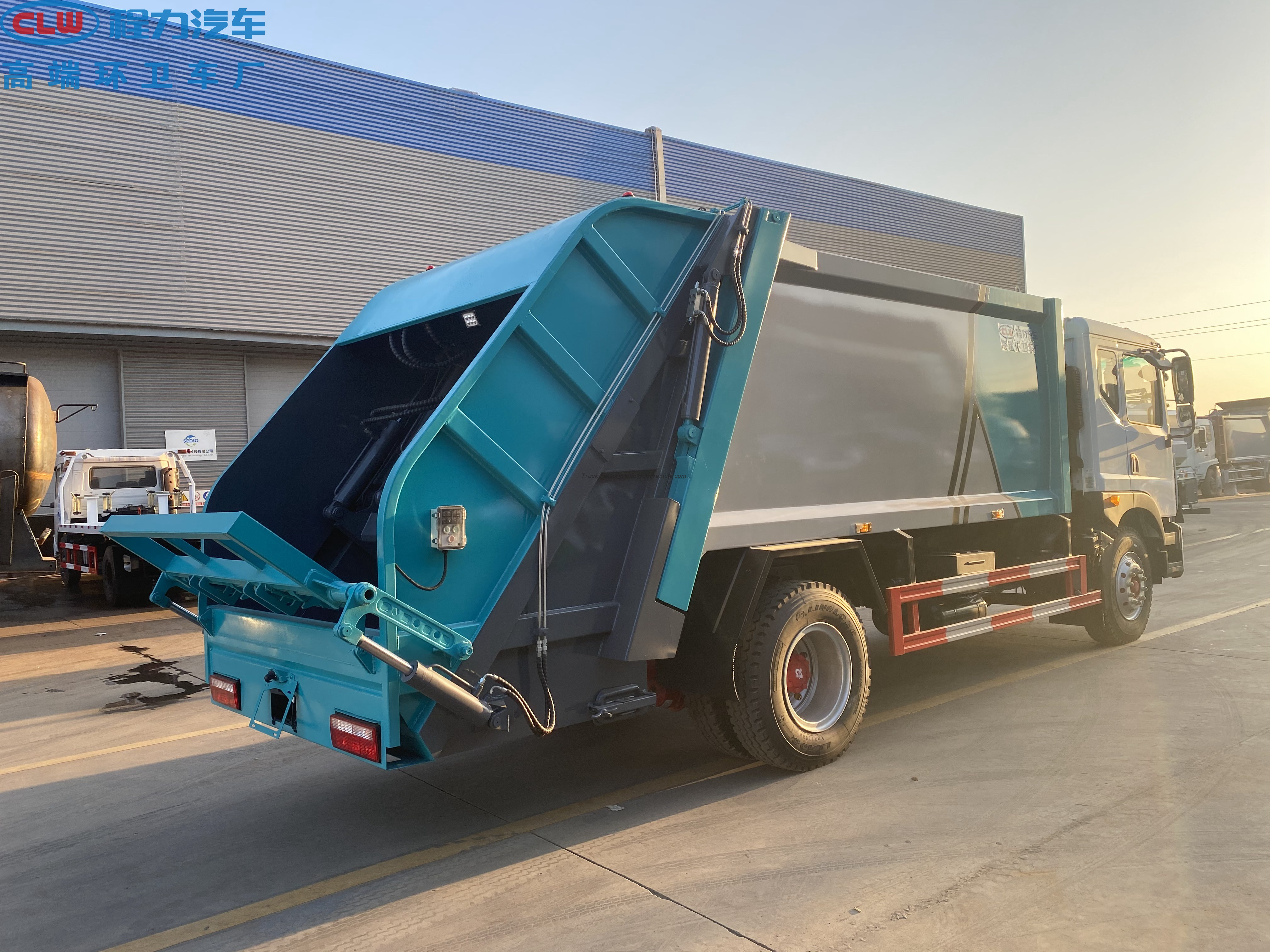 Diesel red Garbage Compactor Truck Garbage collection