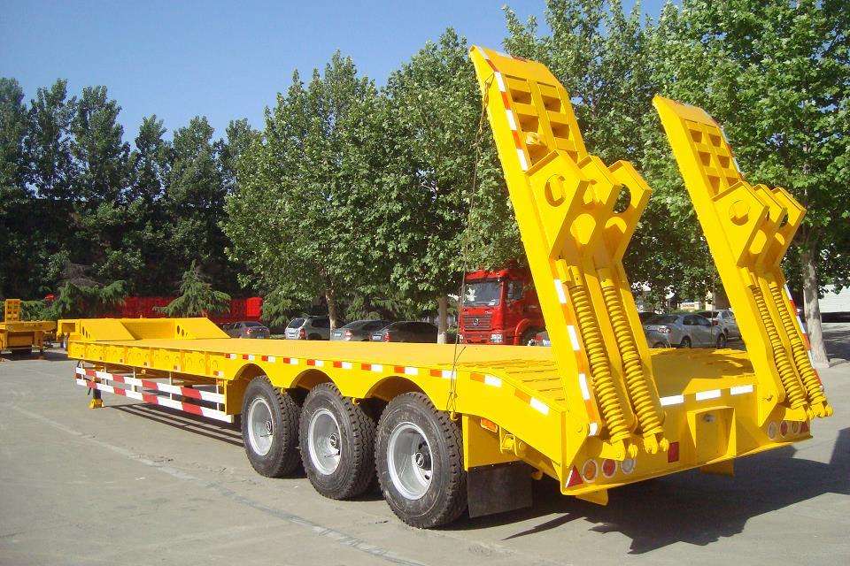 low flatbed trailer.jpg