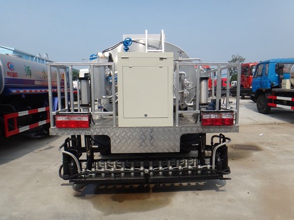 5Tons Asphalt Distributor Truck for Bitumen Distribution Truck for Road Construction