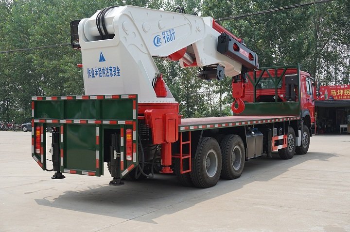 CLW 90 Ton Construction Machinery Hydraulic Arms Heavy Duty Crane Truck