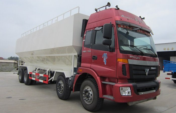 10 tons feed transport truck.jpg