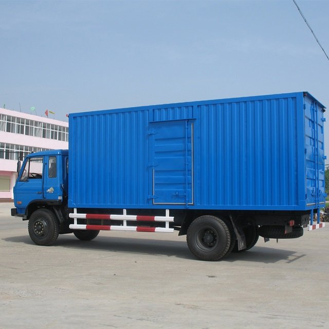 CLW brand DONGFENG chassis 4×2 120HP 7T refrigerator truck freezer box van truck