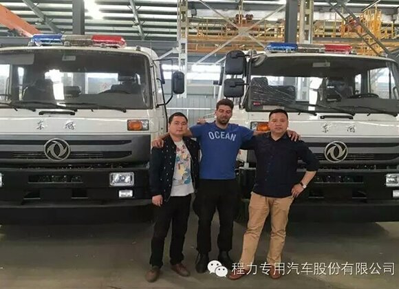 Customer from Pakistan inspected finished 5 units of Dongfeng 16tons wreckers