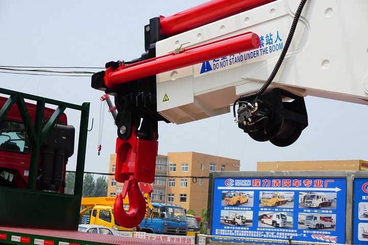 CLW 90 Ton Construction Machinery Hydraulic Arms Heavy Duty Crane Truck