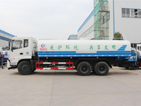 water sparying truck for road cleaning