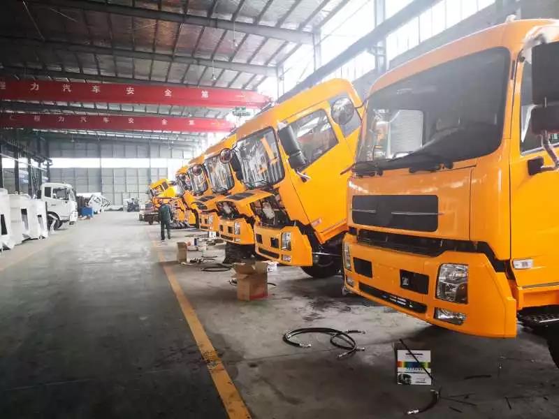 swing arm garbage truck 02