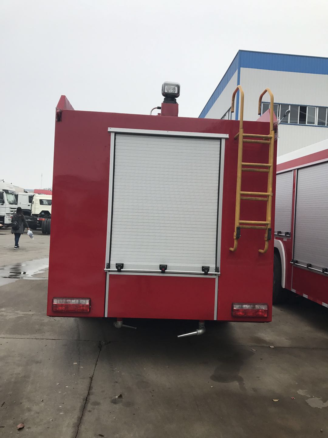 SINOTRUK HOWO New 4X2 Water Foam Fire Fighting Truck for Sale