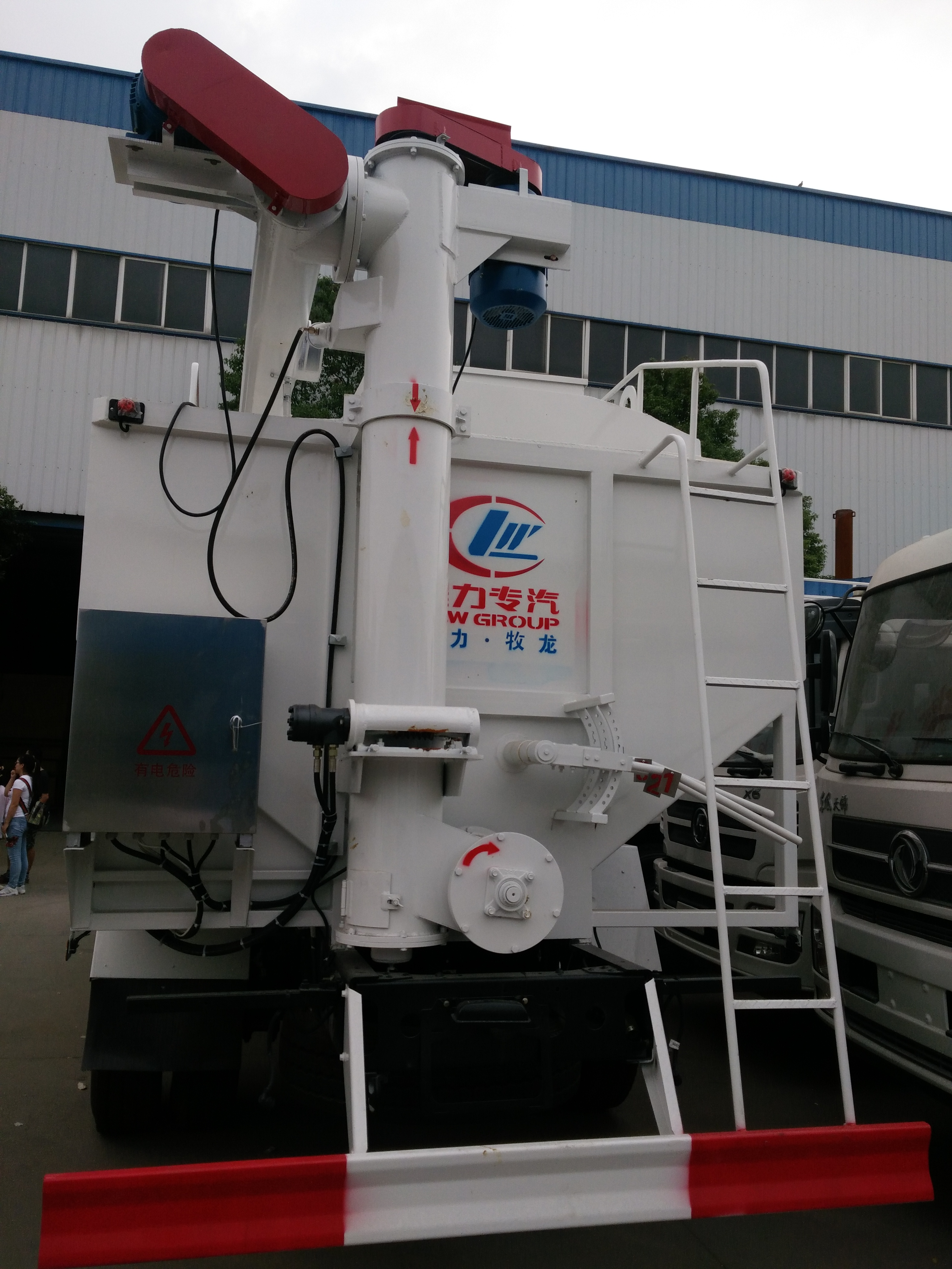 Dongfeng 20000liters Bulk Feed Transport Truck for Sale