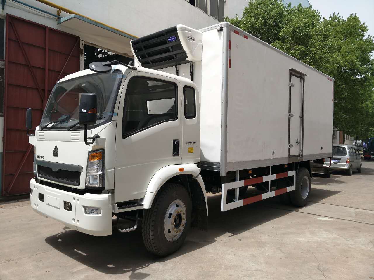 15ton howo 160hp 4*2 LHD refrigerated truck