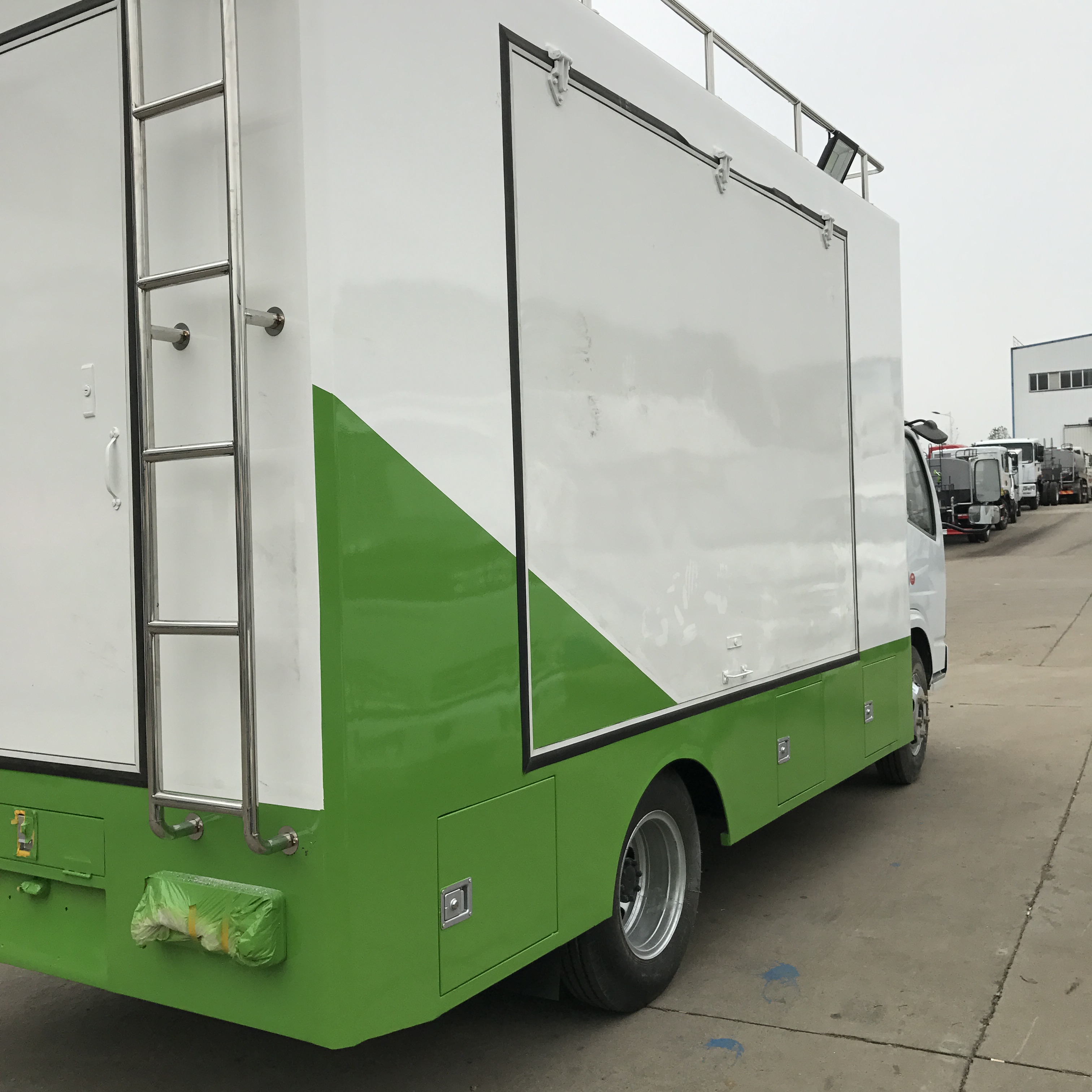 2019 Popular 4*2 Mobile Food Cart Ice Cream Business Diesel Food Truck 
